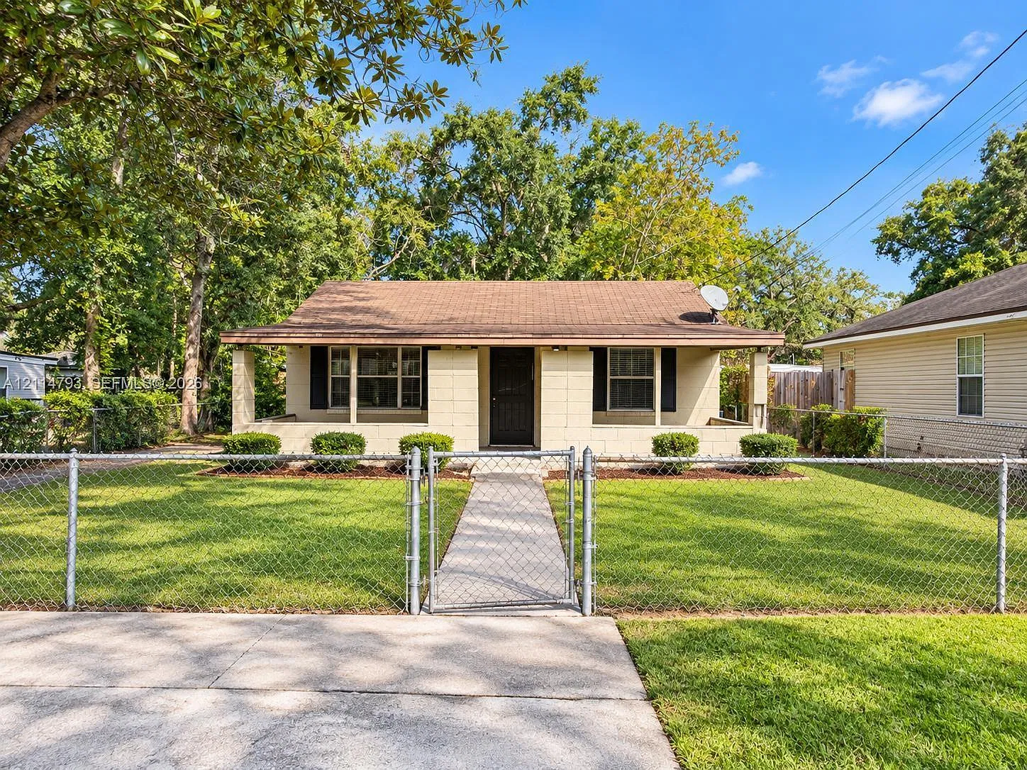 2 bed, 1.0 bath, 672 sqft, $1,100 — Photo 1