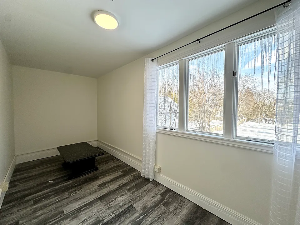 74 Adelaide St S #R6