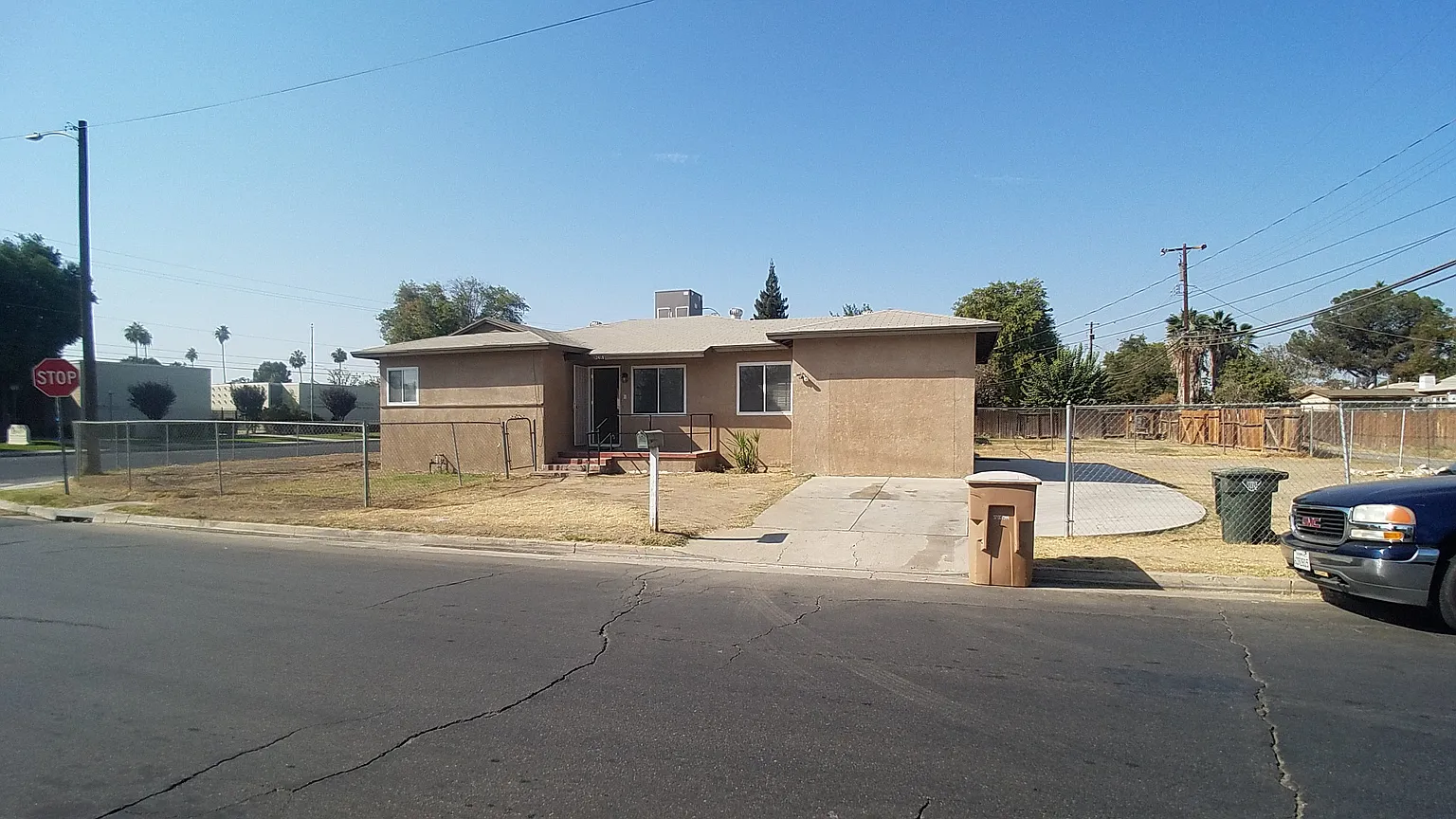 2419 Fremont St photo 1