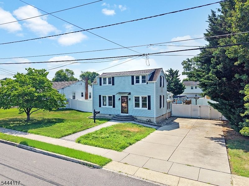 1st image of 340 3Rd Ave