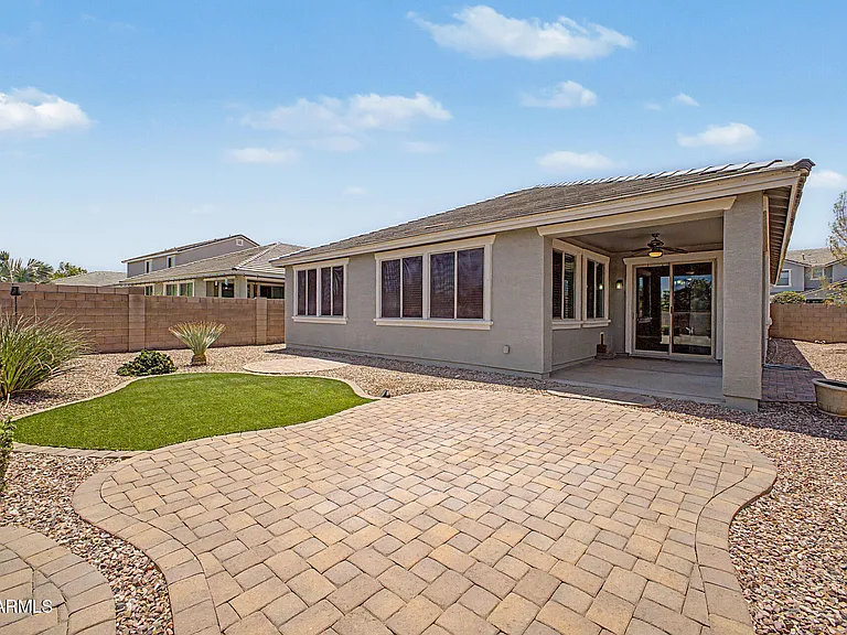 3413 N Loma Vis — Photo 18