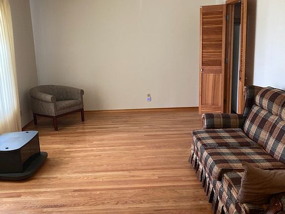 4th image of 4690 Skyridge Ct