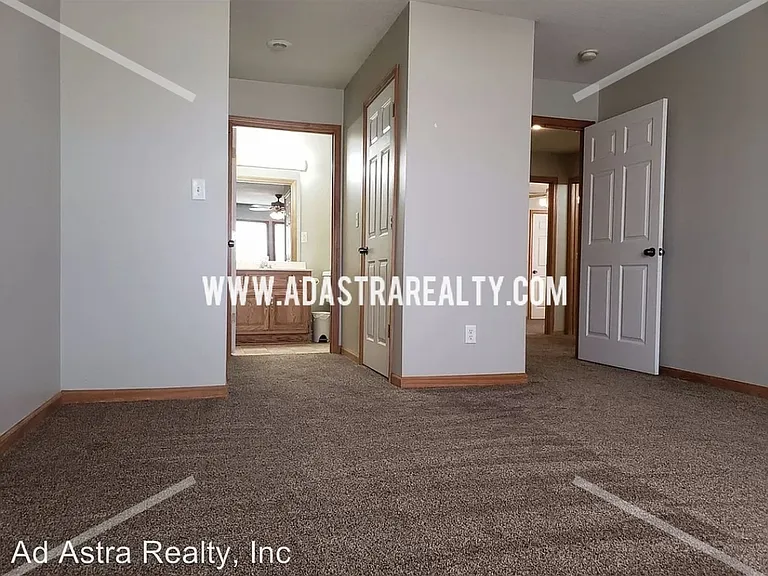 704 Meadow Ct — Photo 13