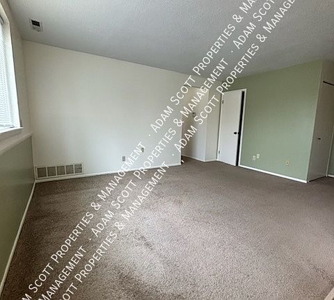 2nd image of 1325 Southwestern Dr APT 1