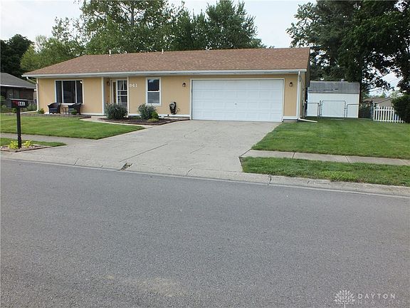 2nd image of 841 Comanche Ln