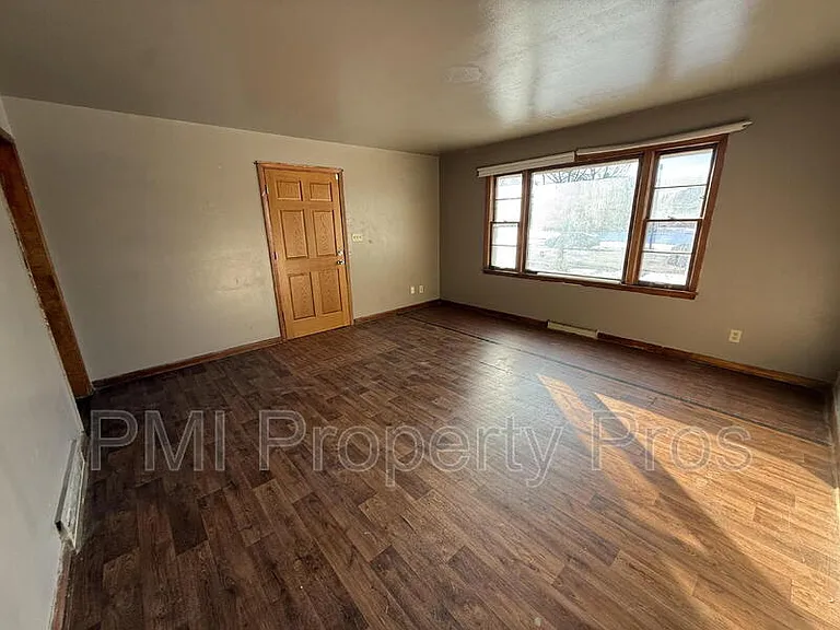 5138 N 84th St — Photo 3