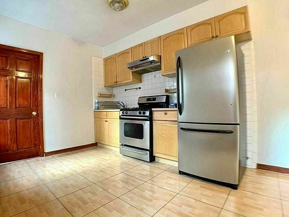 4th image of 301 E 88th St #3N