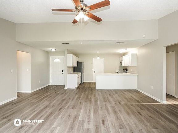 3rd image of 602 Dromedary Ct
