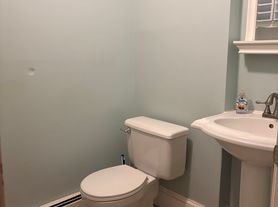 99 Winnicutt Rd, Stratham, NH