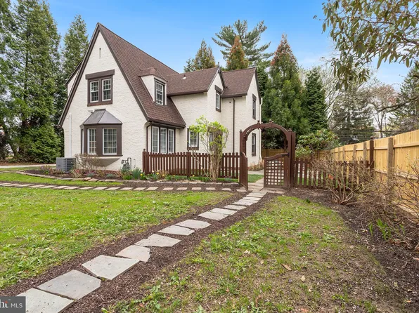 14 Crest Ln, Swarthmore, PA 19081