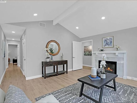 4th image of 1627 Goldentree Dr