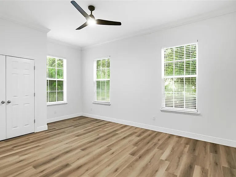 912 Waterside Dr — Photo 6