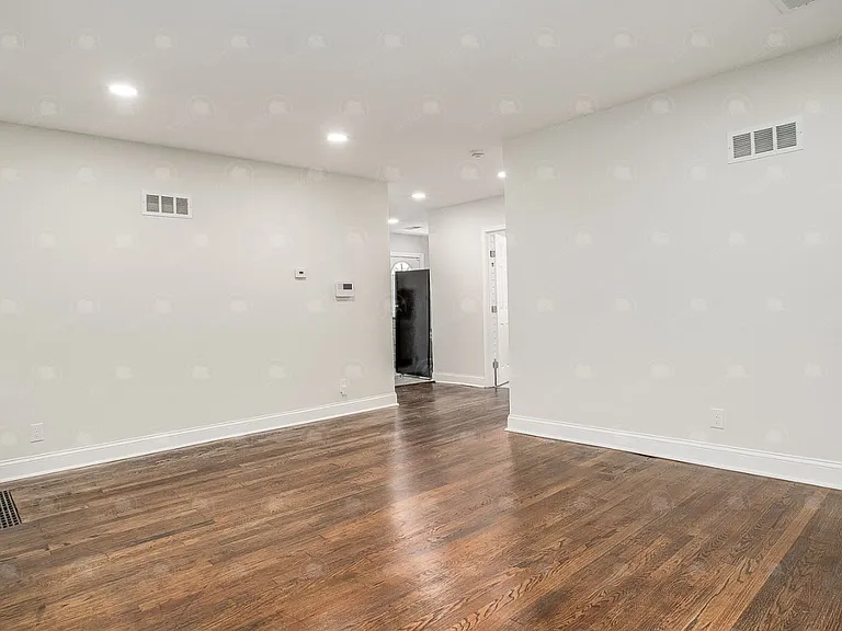 2510 E 59th St — Photo 29