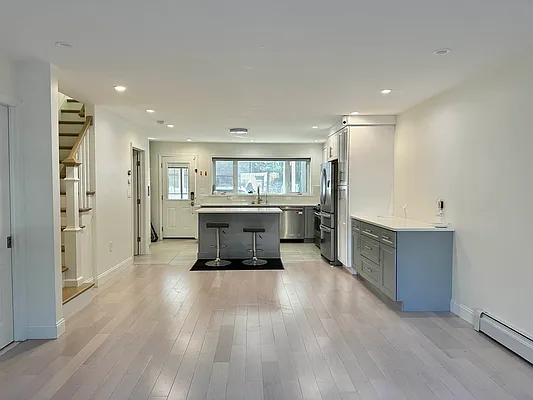 Rented by E Realty International Corp | media 3