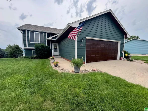 1610 Country Club Dr, Elk Point, SD 57025