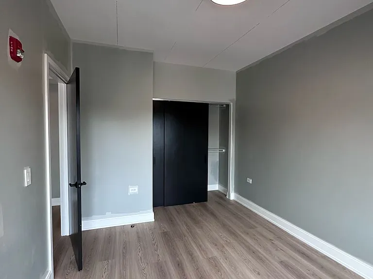 933 W Belmont Ave #505 — Photo 6