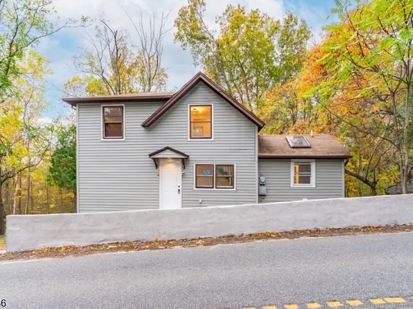 292 Macopin Rd, Bloomingdale, NJ 07403