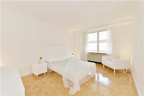 Sold by A & I Broadway | media 18