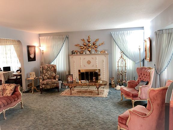 Bright Spacious Living Room 