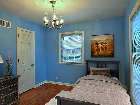 5th image of 212 Charmwood Ct