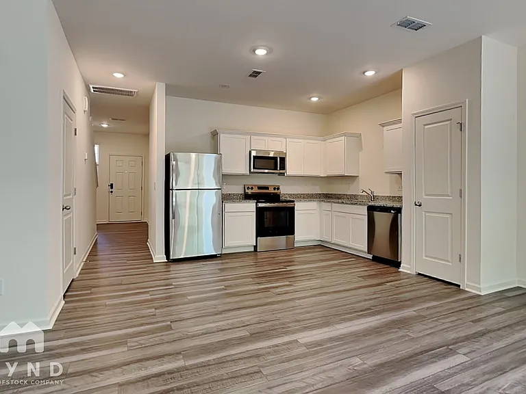 3015 Fulong Dr — Photo 4