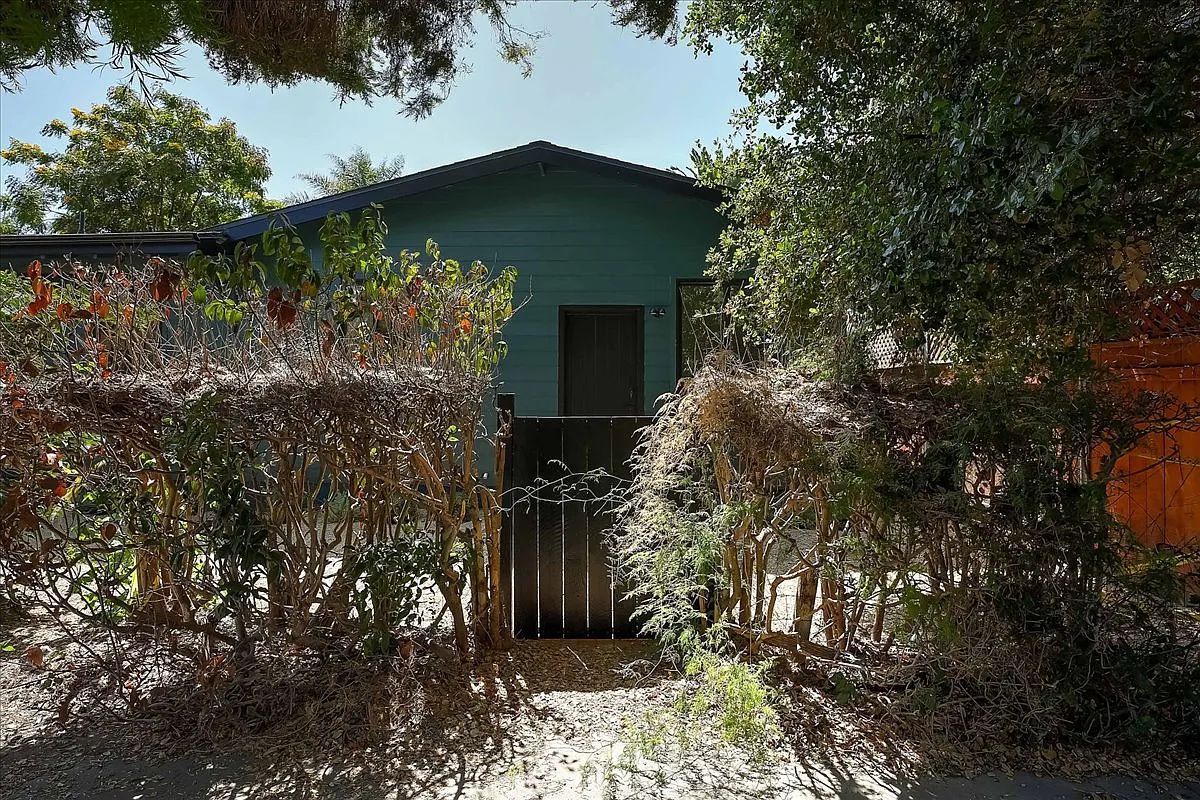 102 S Voluntario St — Photo 2