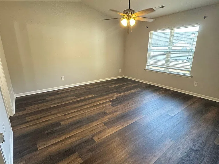 1617 Friendly Rd — Photo 9