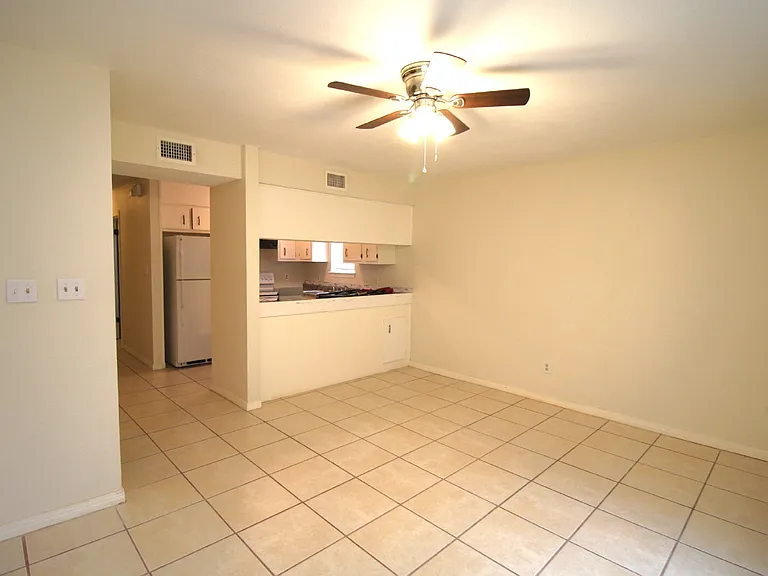 316 Teakwood Cir — Photo 5