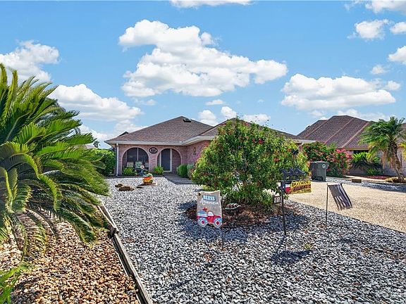 3rd image of 802 Lake View Dr
