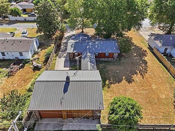 3rd image of 408 SE 3rd St