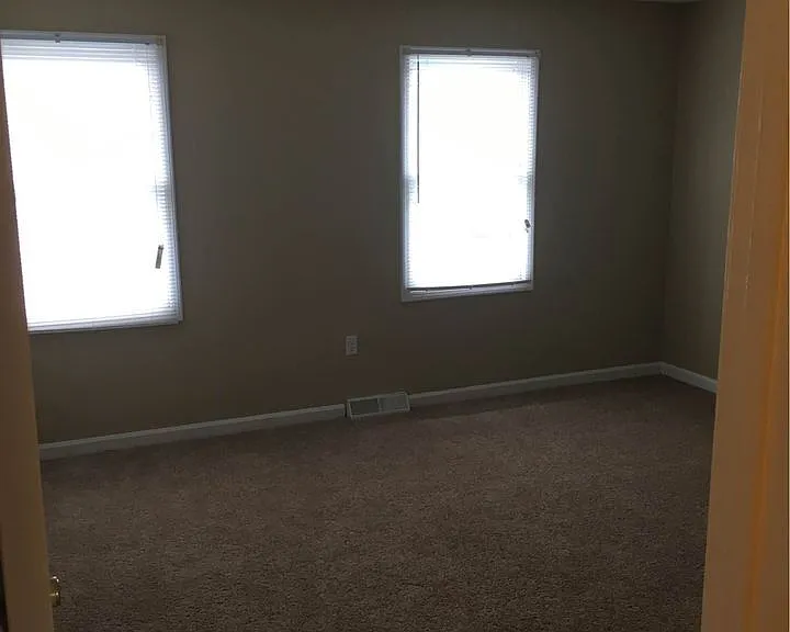 239 Wayne Dr — Photo 8