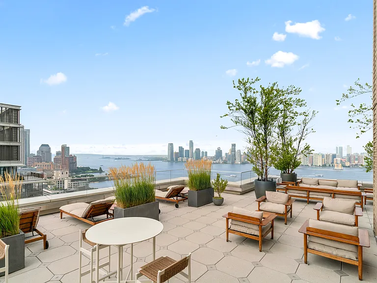 110 Charlton St #21E — Photo 17