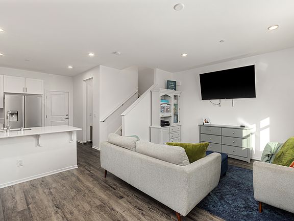 2nd image of 936 Cooper Pl