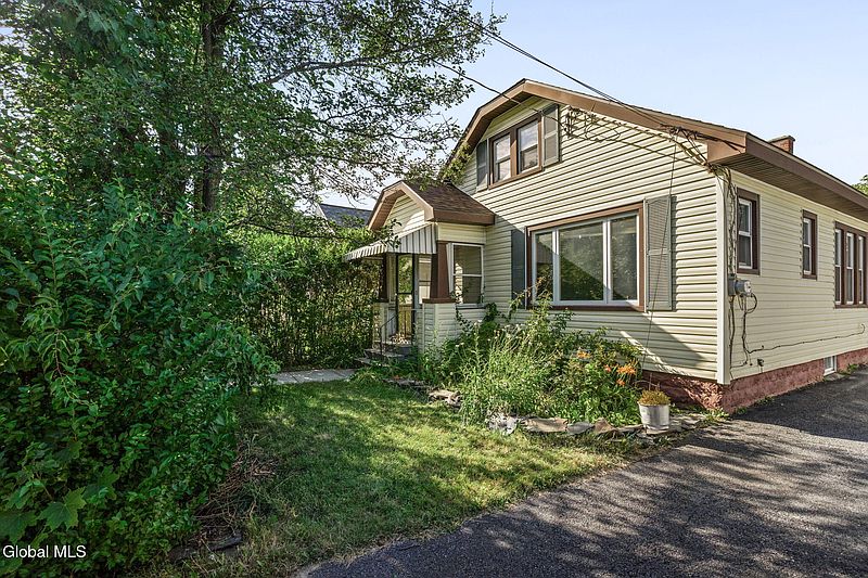 3rd image of 418 Charles Street