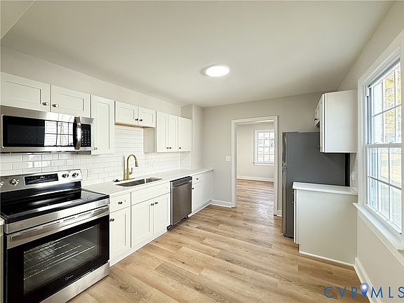 3rd image of 2606 Richmond St