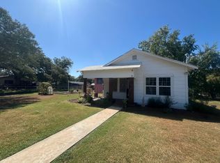 1015 Zunker St, Seguin, TX 78155