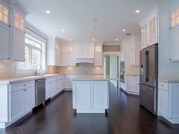 5th image of 172 Malloy Dr