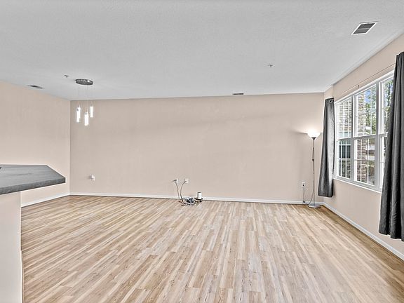 4th image of 3247 Wexford Dr