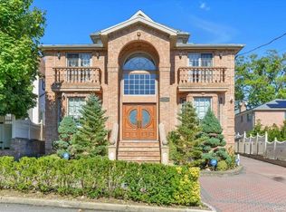 22207 41st Ave, Bayside, NY 11361