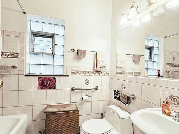 4th image of 7949 S Rhodes Ave