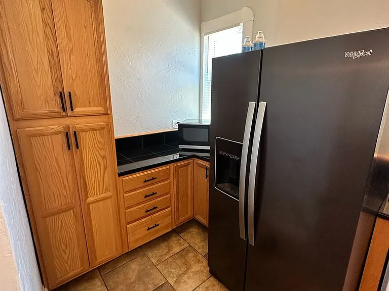 323 W Myrtle St — Photo 13