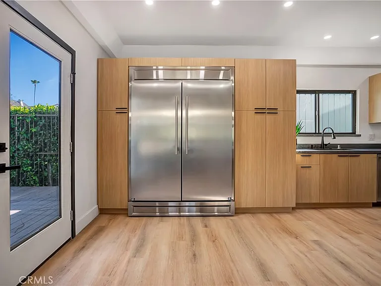 1145 S Longwood Ave — Photo 39