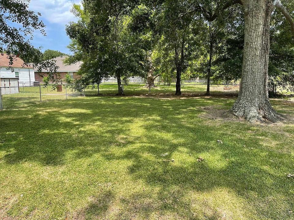 1st image of 115 Hilldale Dr