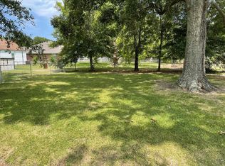 115 Hilldale Dr, Nederland, TX 77627