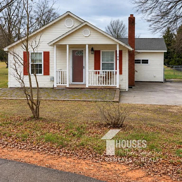 109 Roper Rd — Photo 1