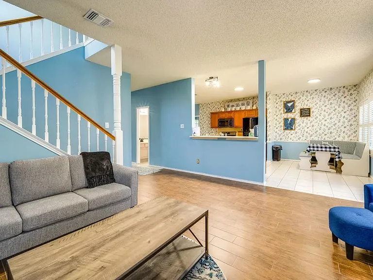 305 Indian Trail Ln — Photo 22