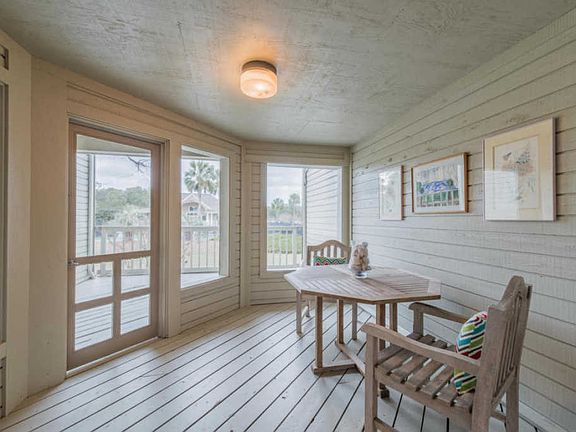 4th image of 1639 Live Oak Park