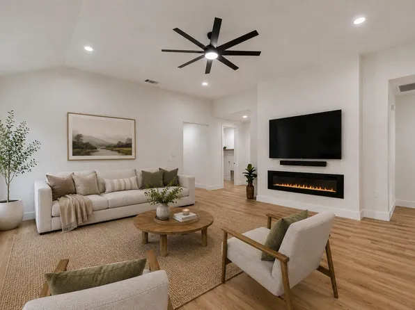 137 E Pauwela Ln, Bastrop, TX 78602