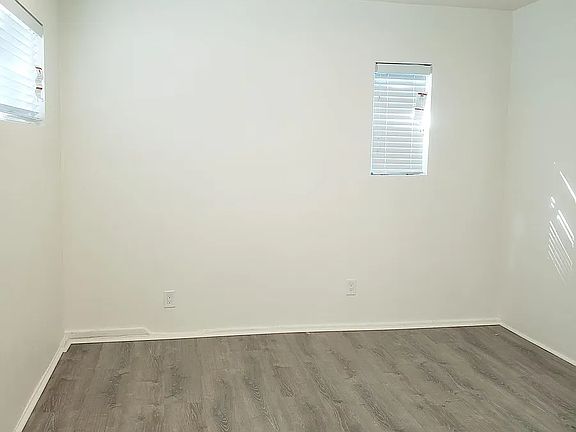 4th image of 4943 Rosemont Ave