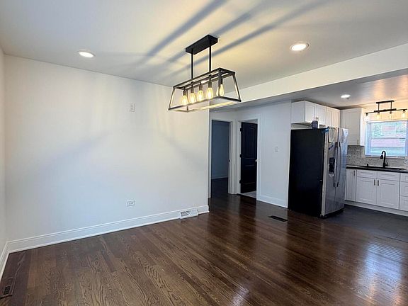 5th image of 1100 W 19th Ave